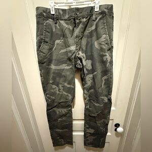Old Navy Camo Chino 36/34